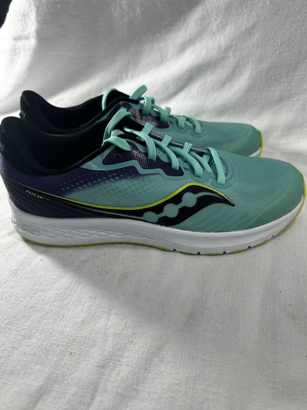Saucony Youth Shoes Sz 4